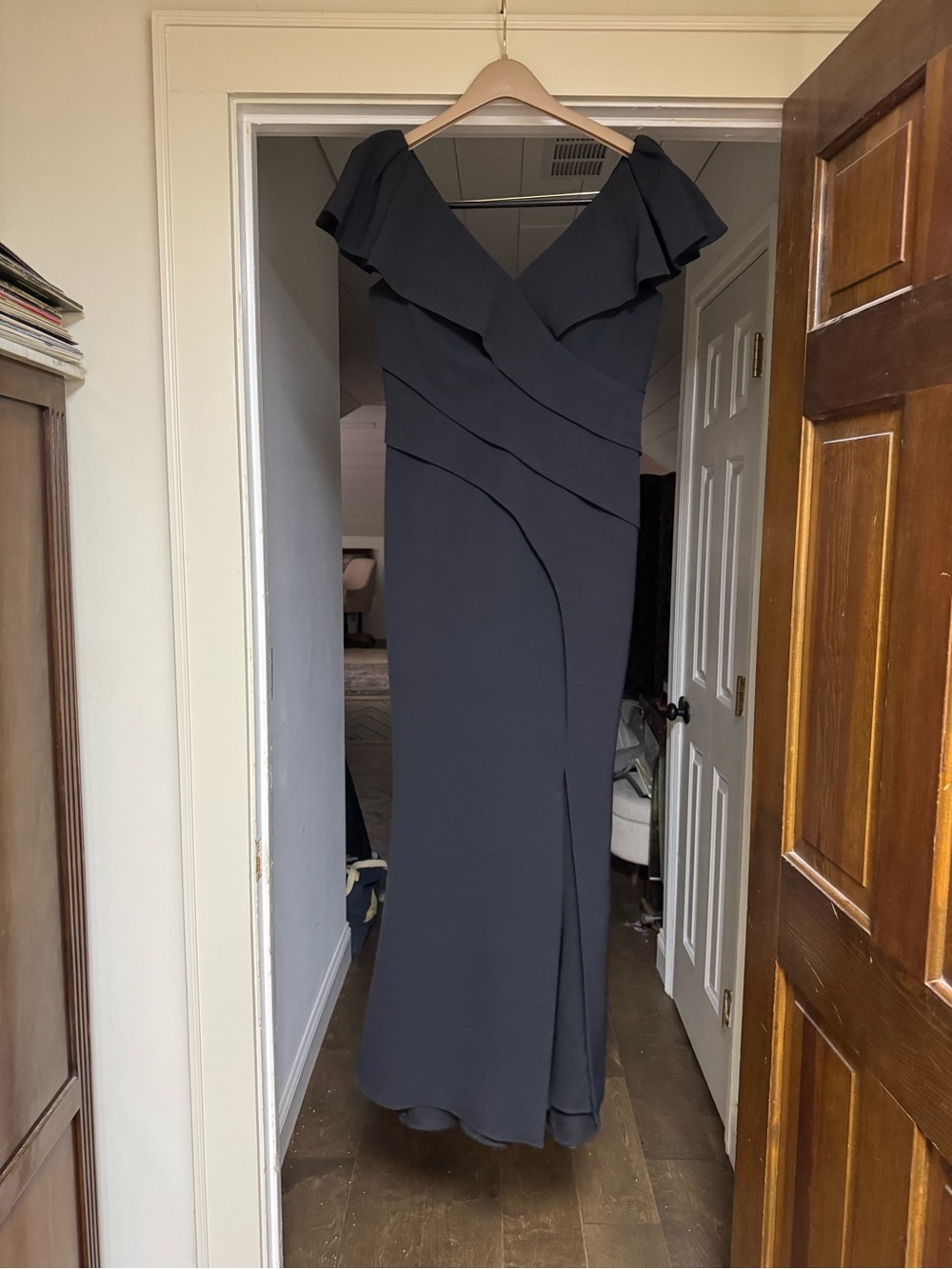 Elegant Black Maxi Dress with Decorative Front Buttons - Picture 4 of 4